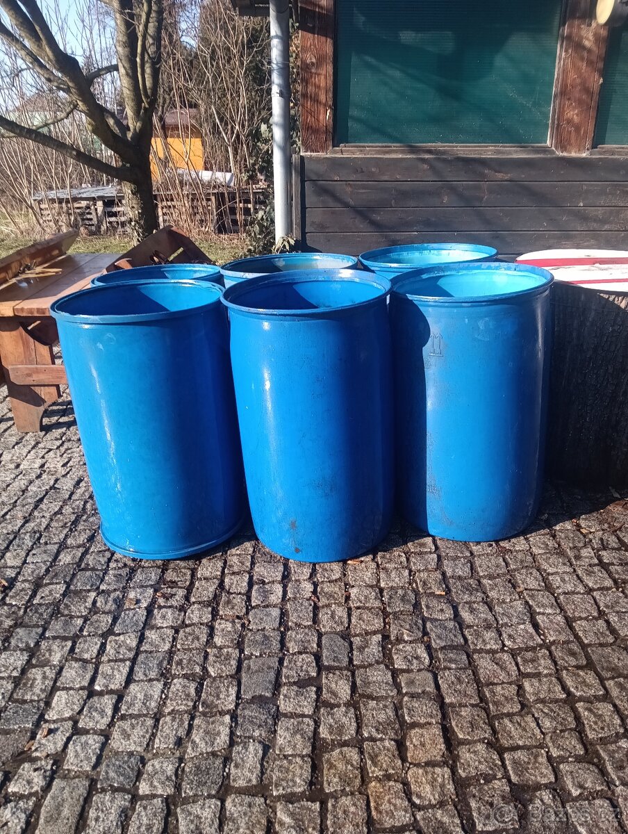 Prodám plastové sudy 200 L - 2