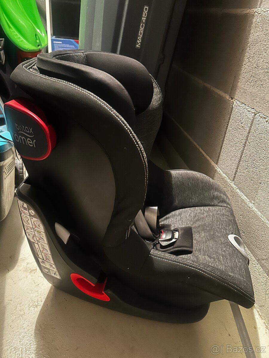 2x autosedačka 9-18kg - 2