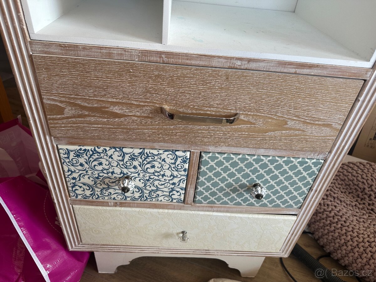 Komoda - 2
