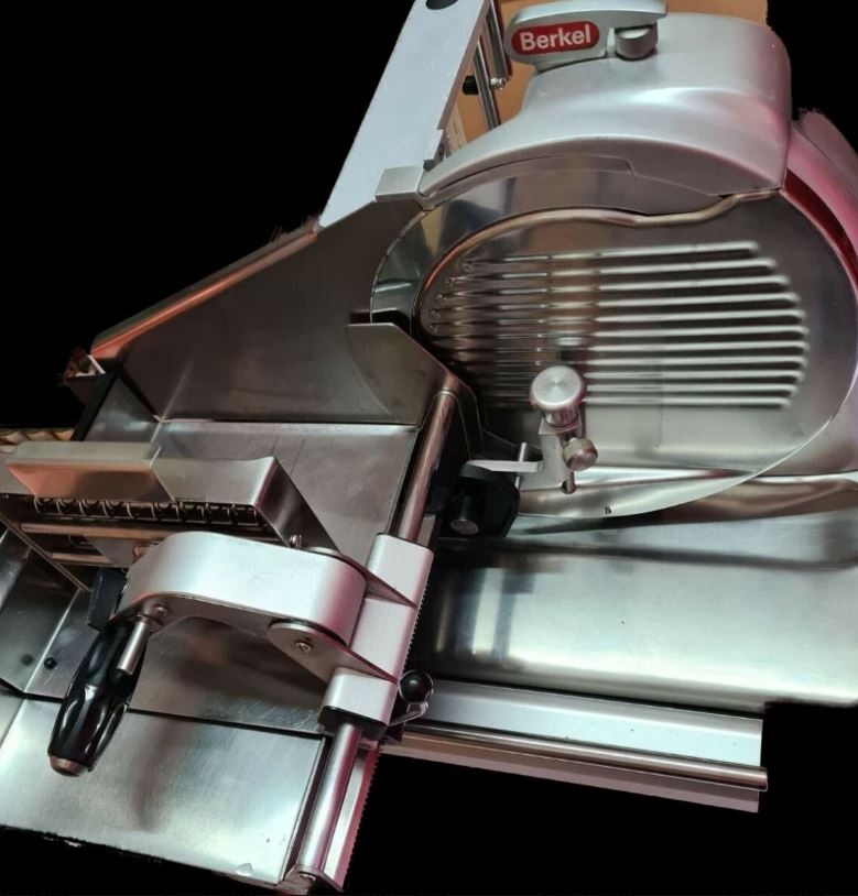 Automatický nářezový stroj BERKEL SEL 300 - 2