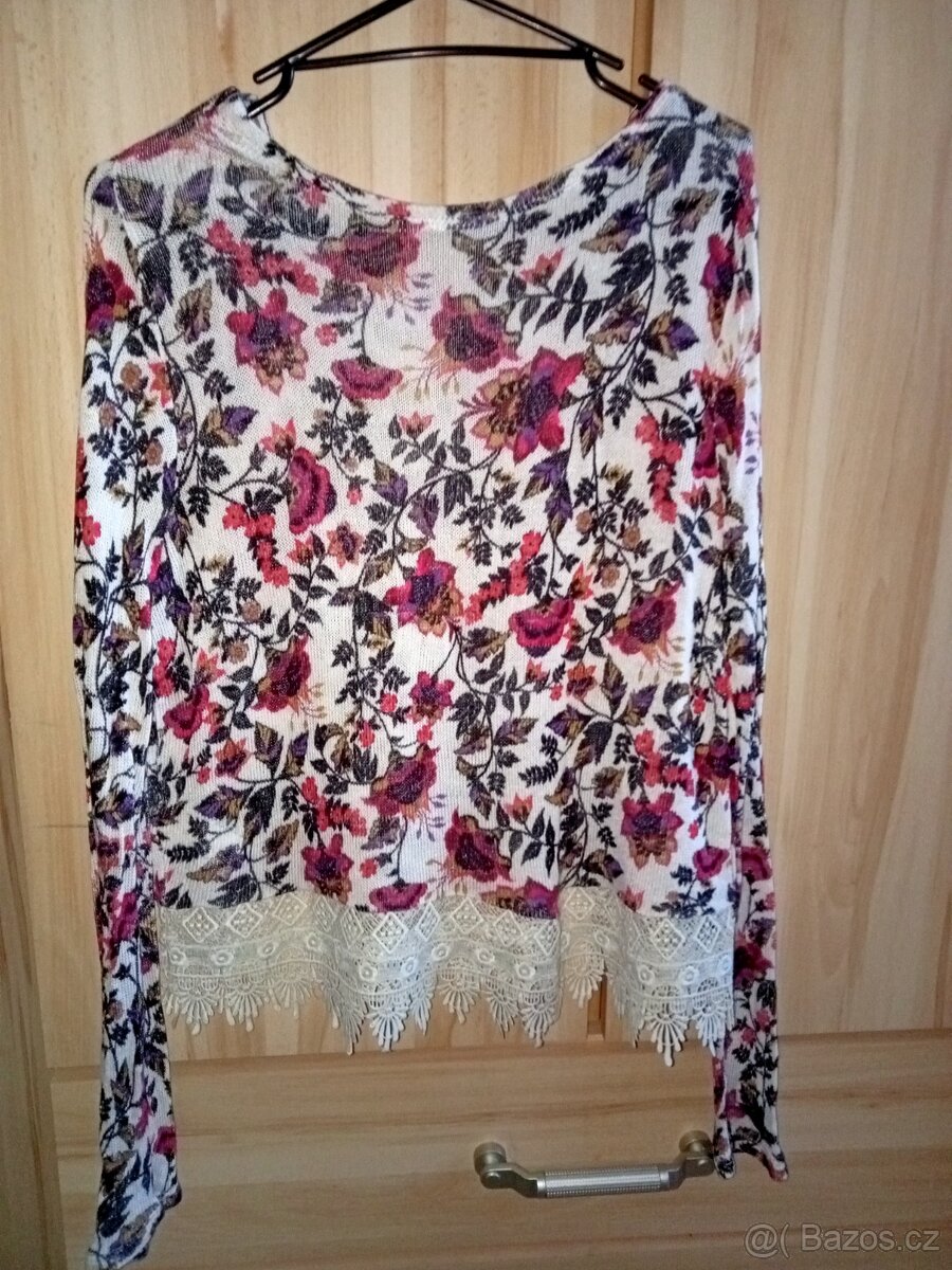 Dámská květovaná halenka s krajkou vel. 36/S - 2