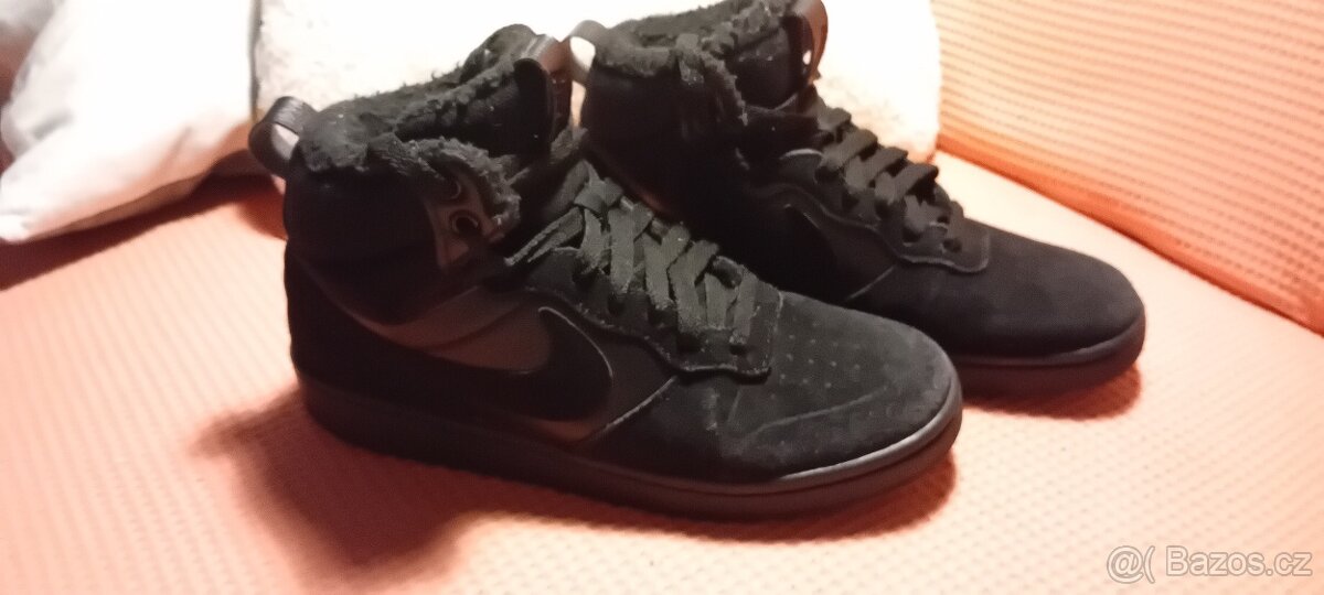 Zánovní zimní kotníkové boty Nike vel.38 - 2