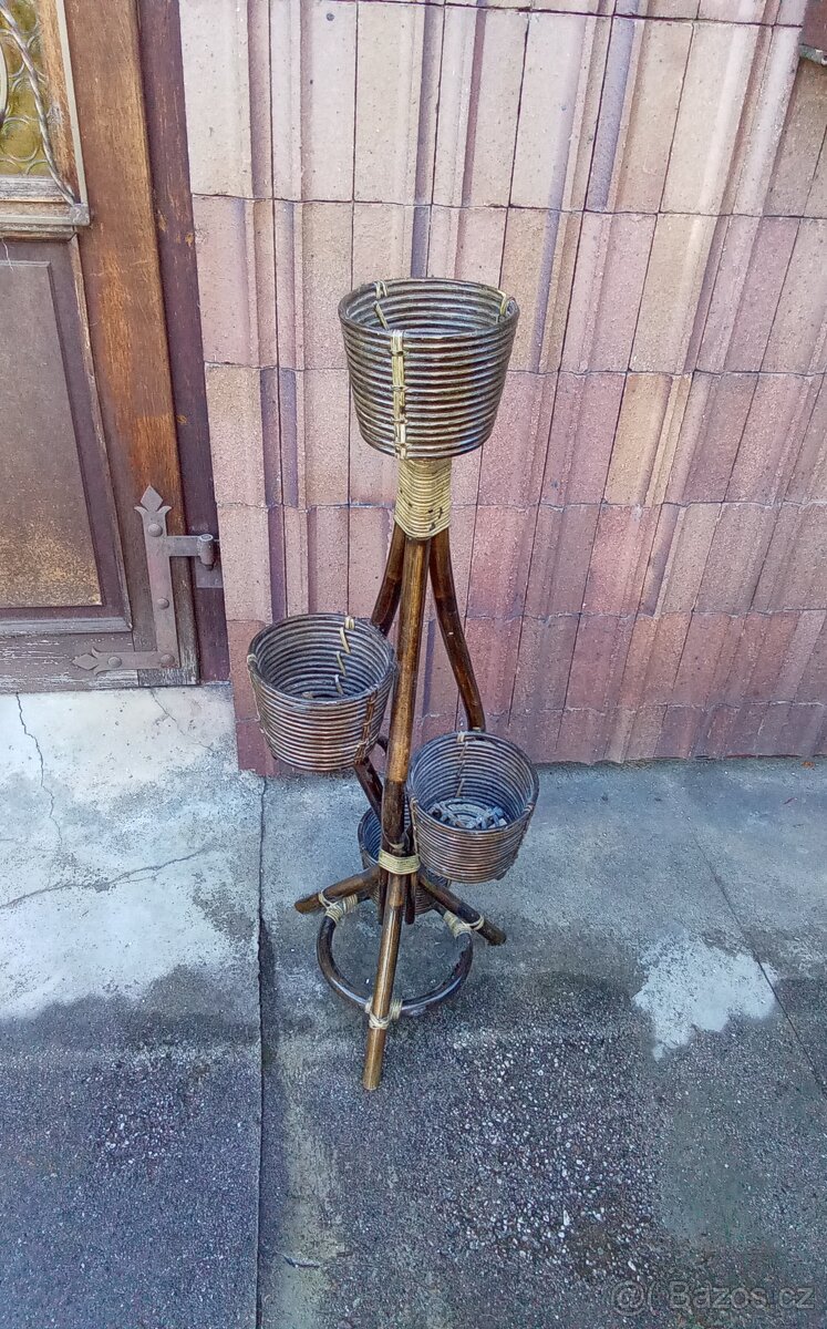 RATANOVÝ STOJAN NA KVĚTINY - 2