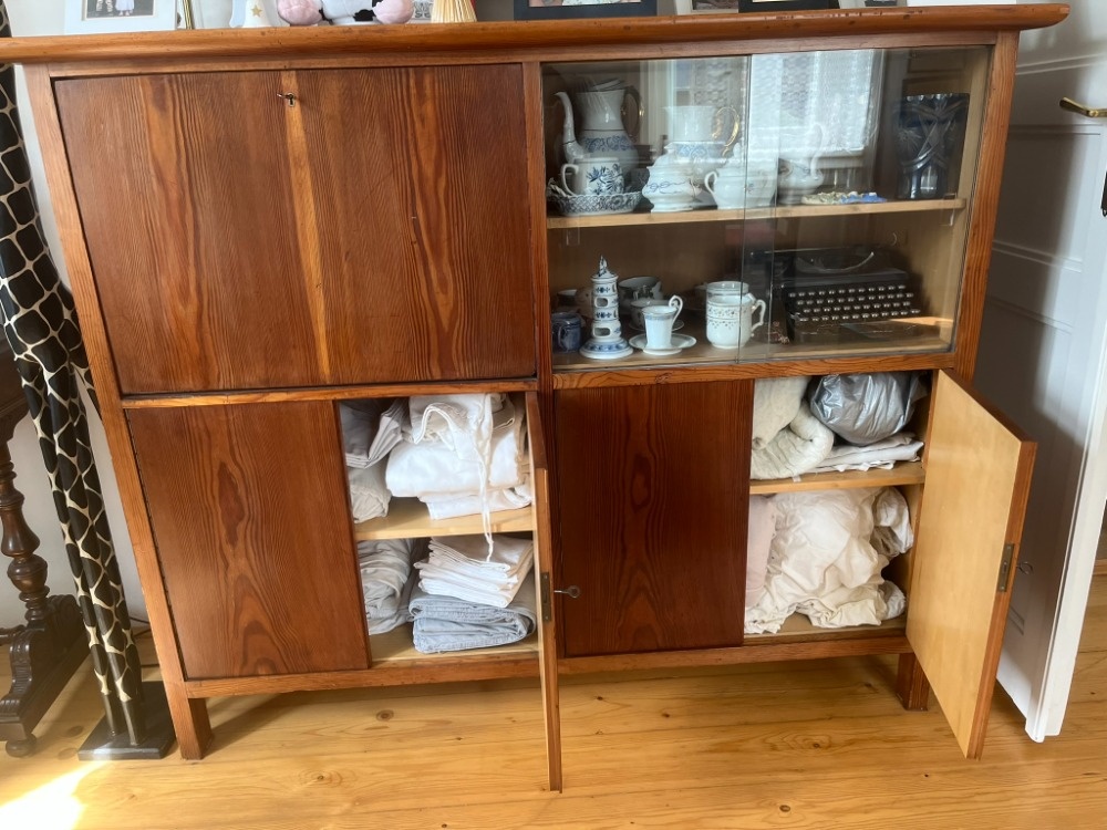 Skříň z masivu - 2