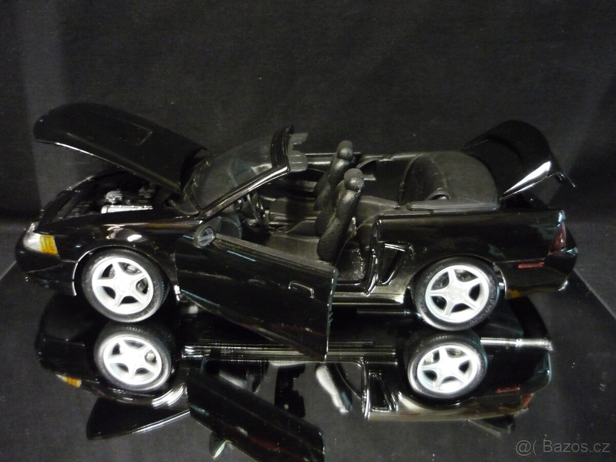 Ford Mustang GT 1999 Convertible Maisto 1/18 - 2