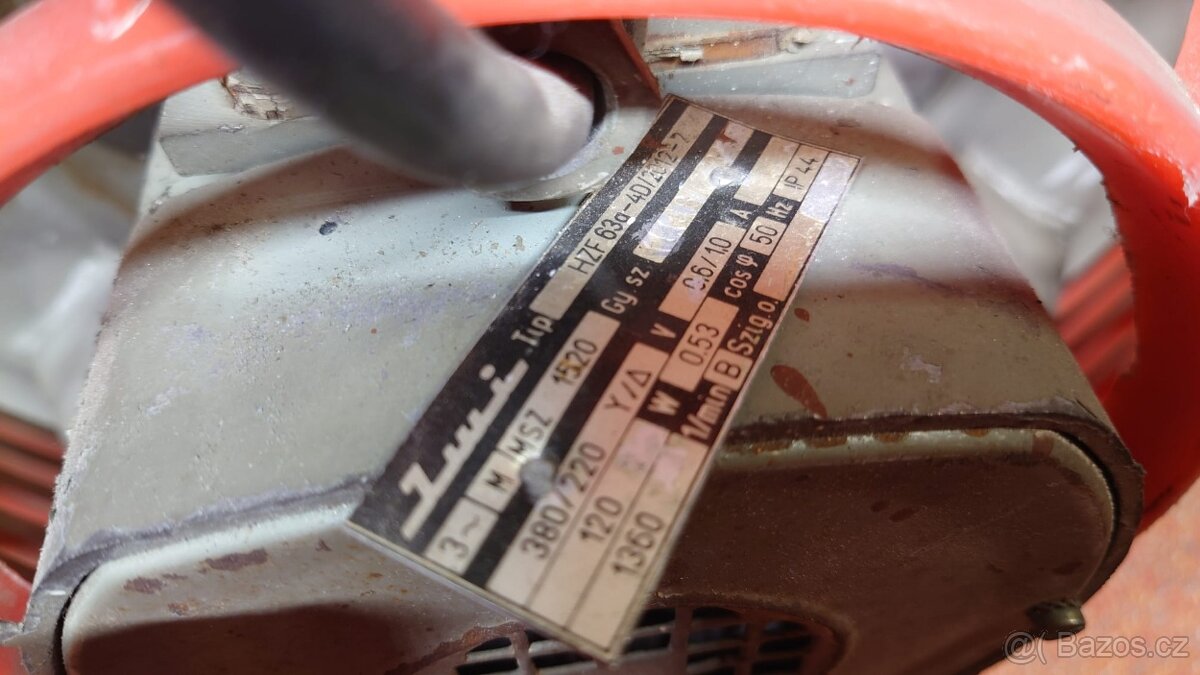 Průmyslový ventilátor nástěnný, rok výroby 1986 - 2