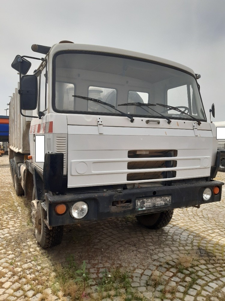 Nákladní automobil Tatra 815 - dávkovač sypkých příměsí - 2