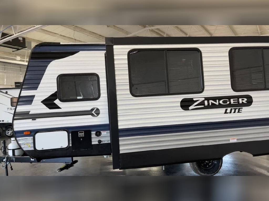 Americký obytný přívěs Zinger 18DS Výsuv DPH - 2