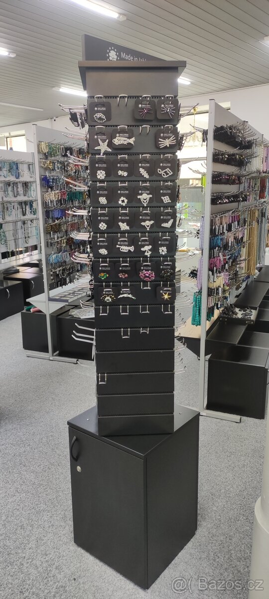 Prodejní otočný stojan. - 2