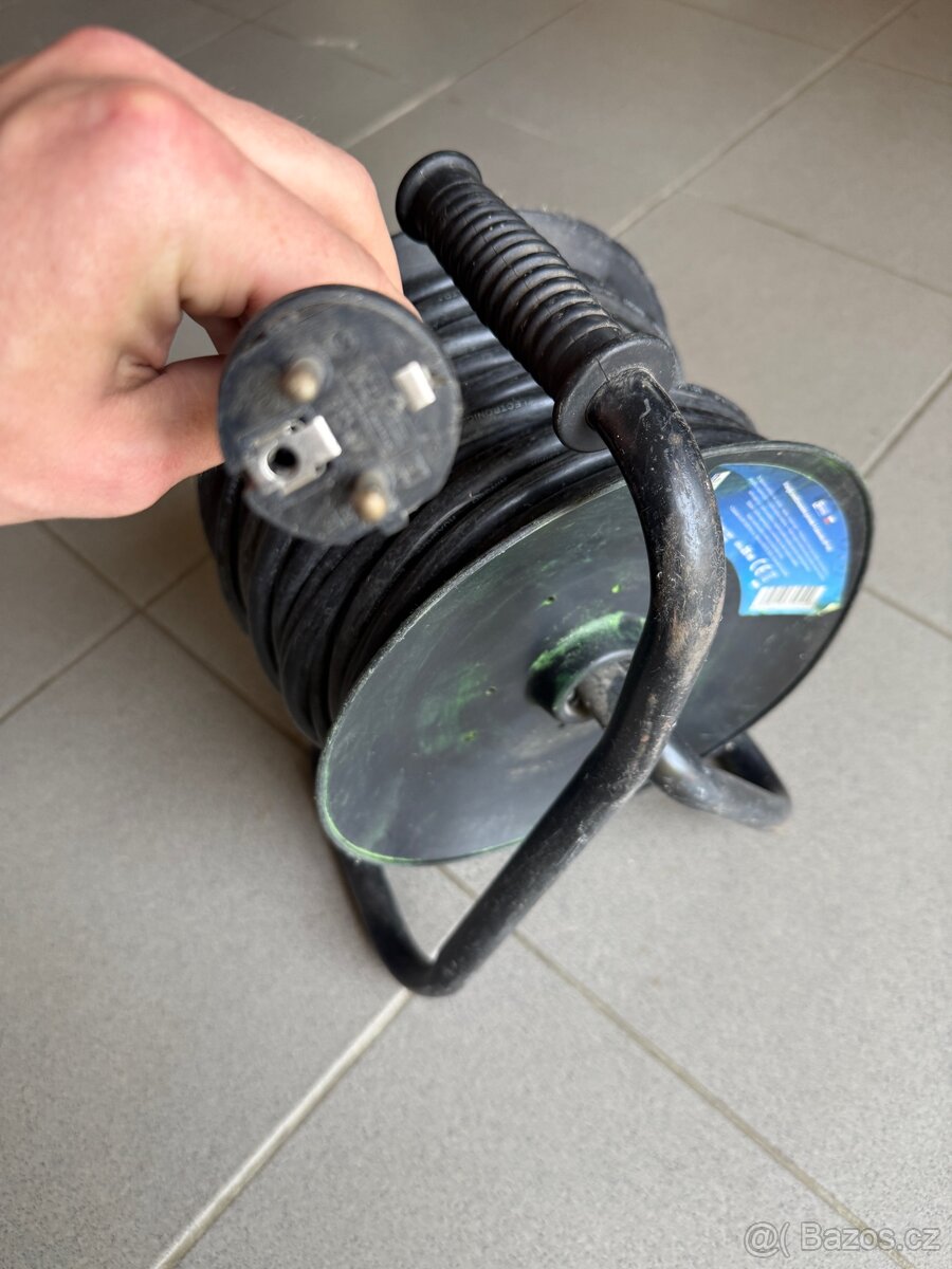 Prodlužovací kabel na bubnu 25m - 2