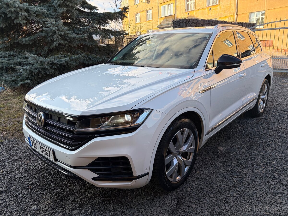 VW Touareg 3.0TDI V6 210kw ČR Elegance - 2