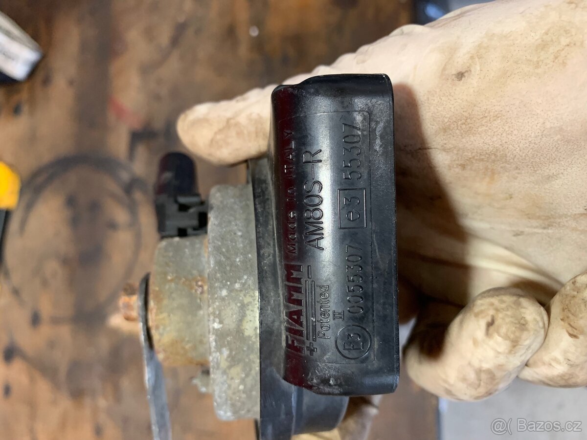 Klakson Octavia 3 - 2