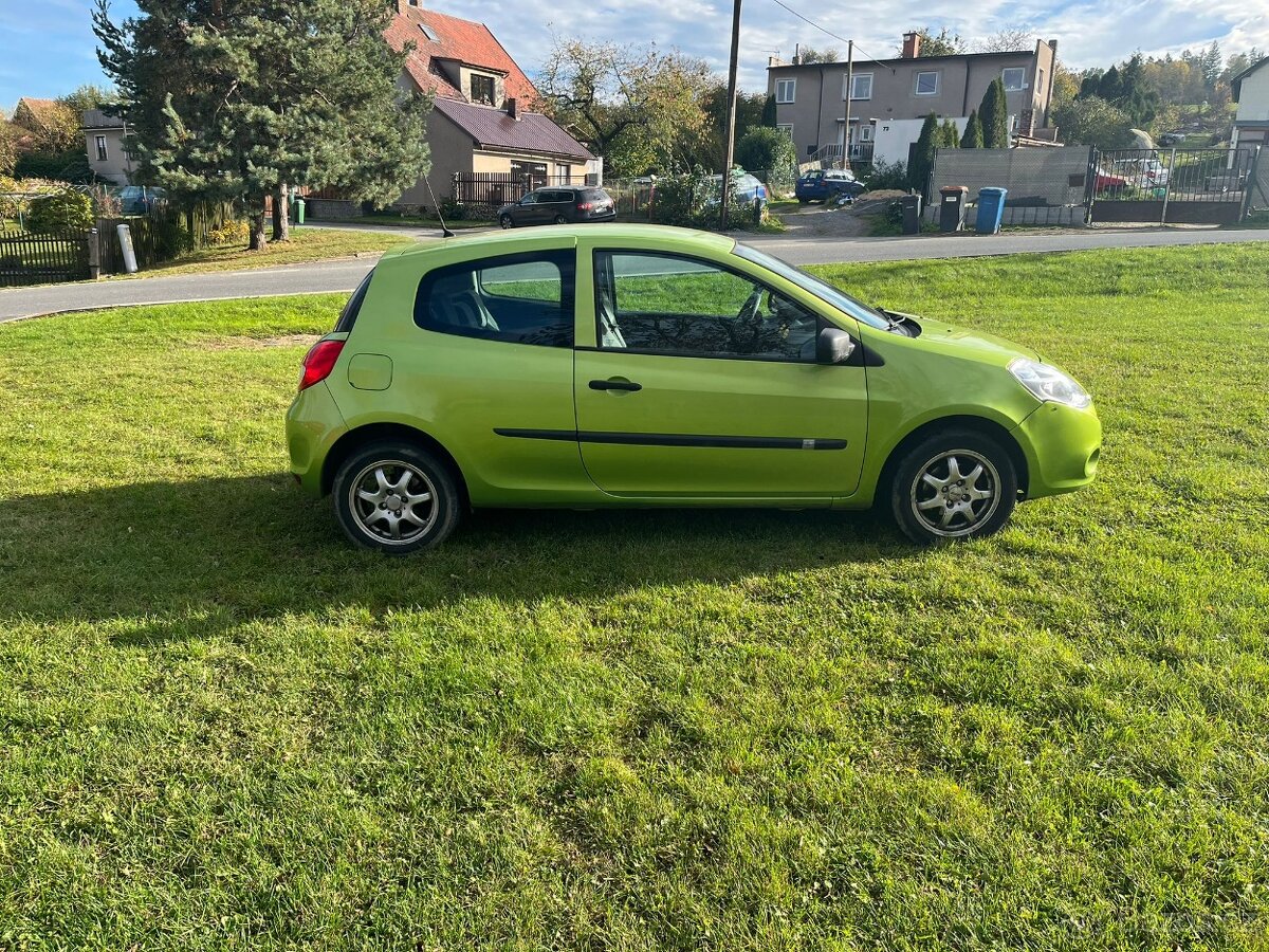 Prodám Clio 3 rv.2010 STK do 9/2027 - 2