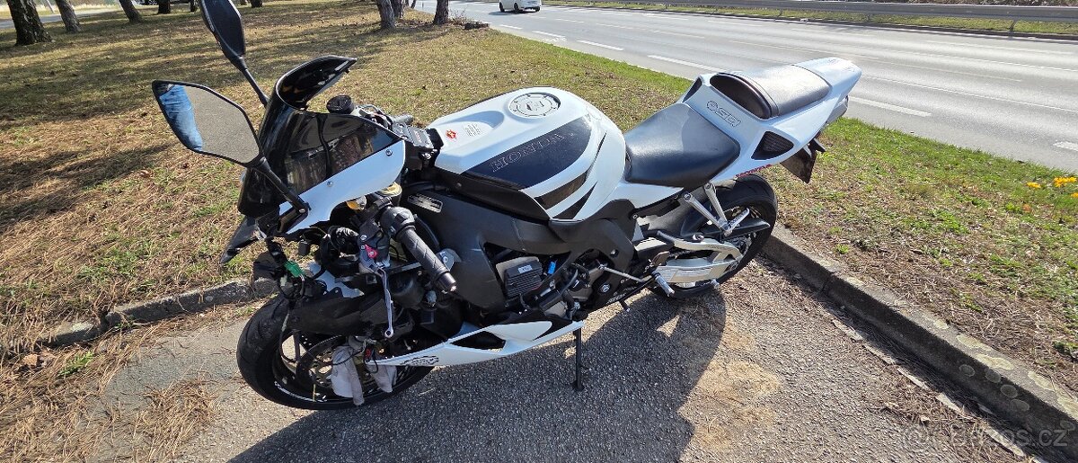 Honda Cbr 1000RR Fireblade - 2