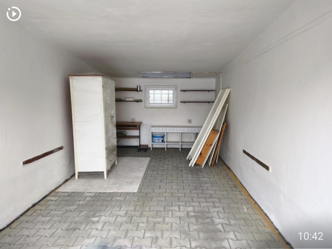 Pronajmu garáž ve Vratimově. 2400 Kč - 2