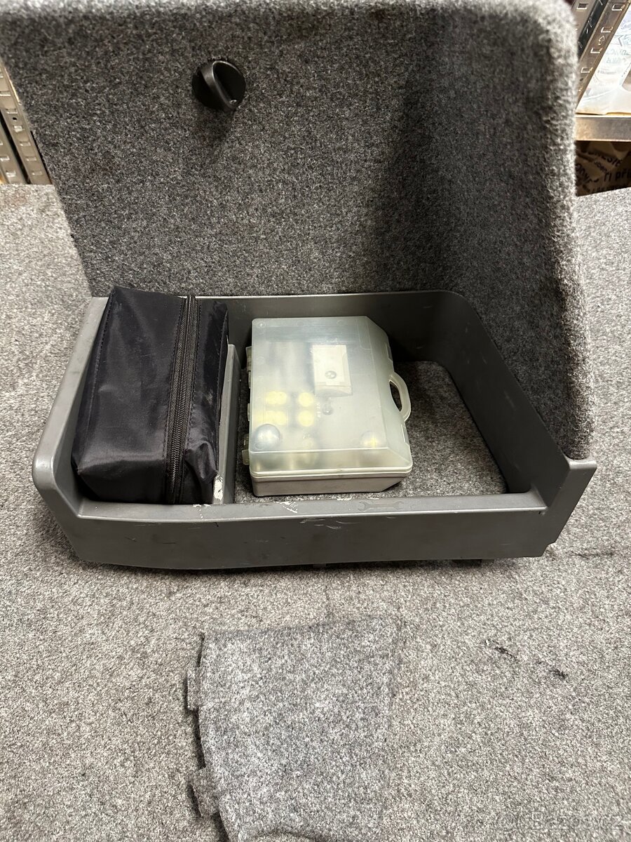 Kryty světel BMW E90 - 2