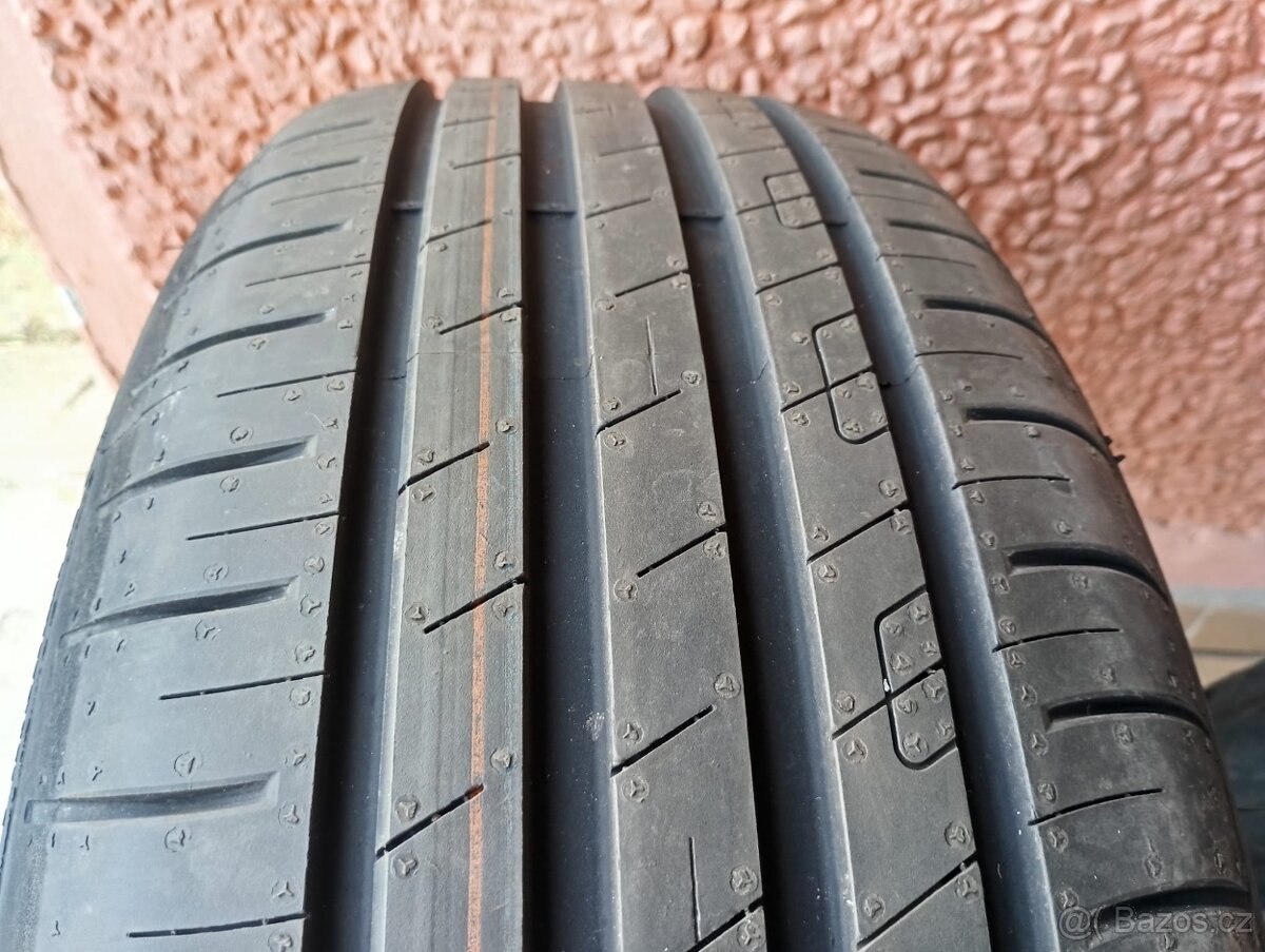 Goodyear EfficientGrip 225/55 R17 - 2