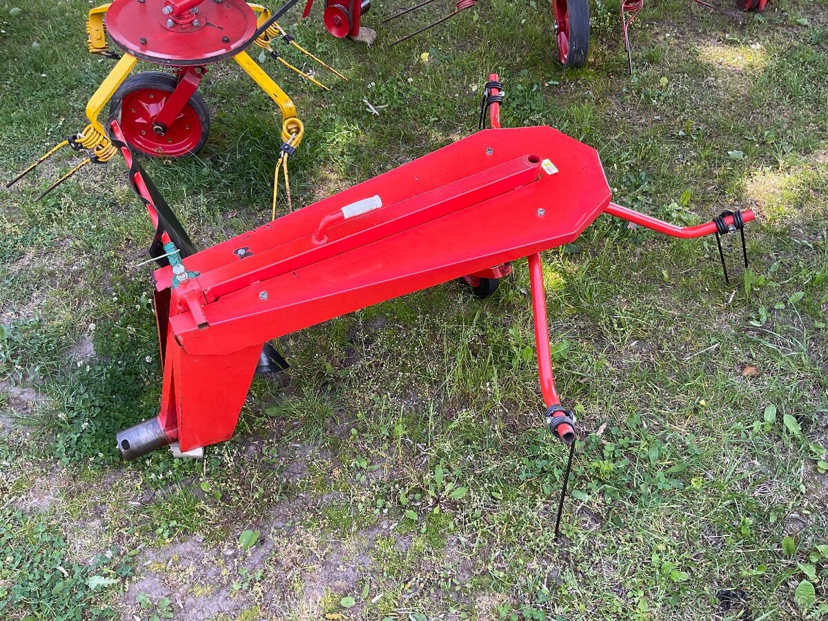 Prodám obraceče sena na MF-70 - 2