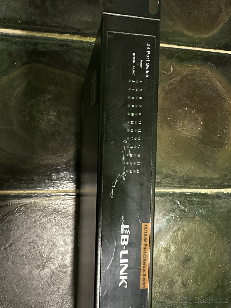 LB LINK BL-S8024 24-PORT 10/100 SWITCH - 2