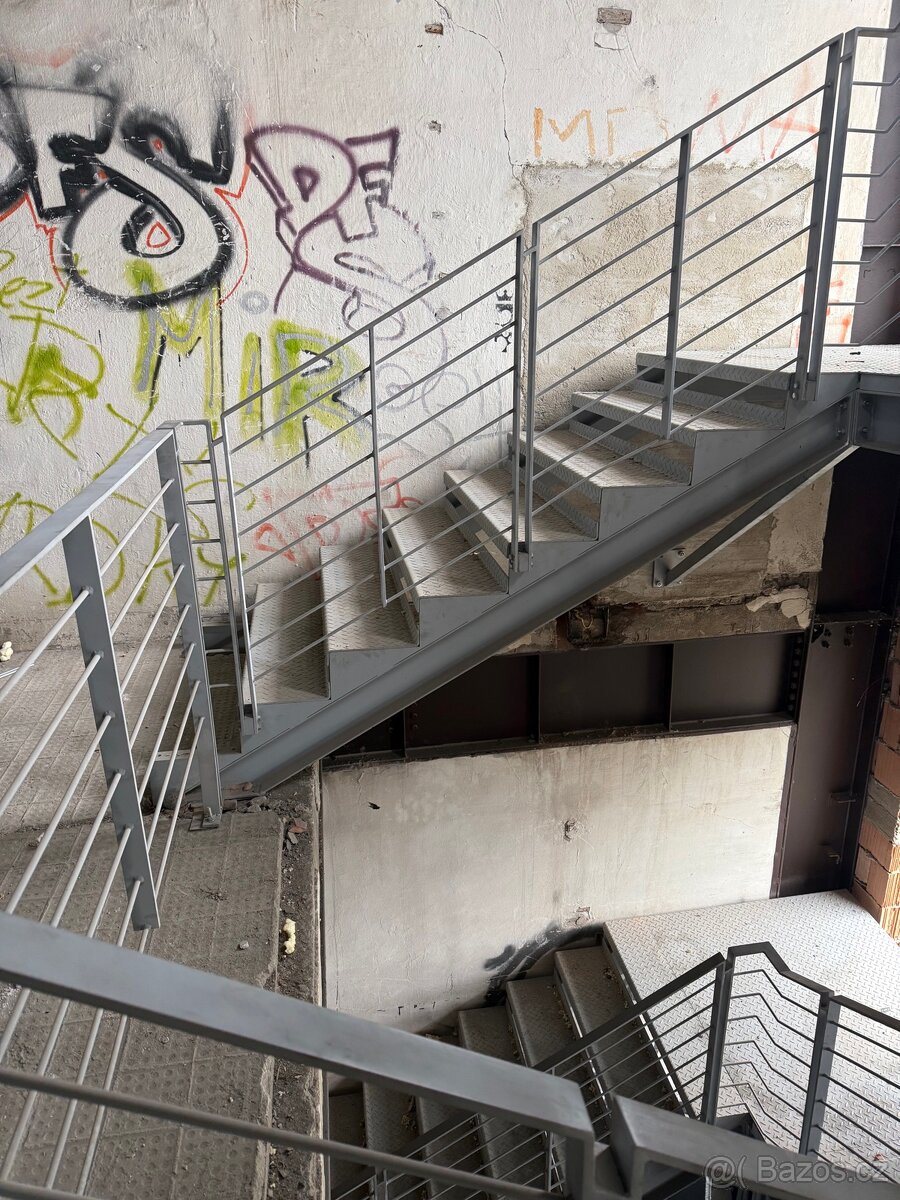 Prodám nové protipožární schodiště - 2