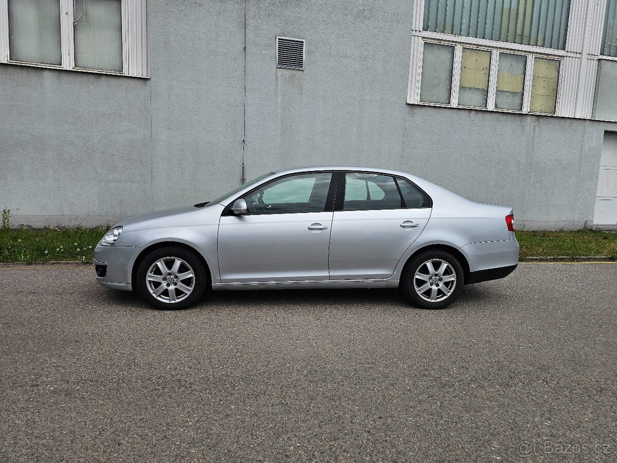 Volkswagen Jetta 1.6i - 2