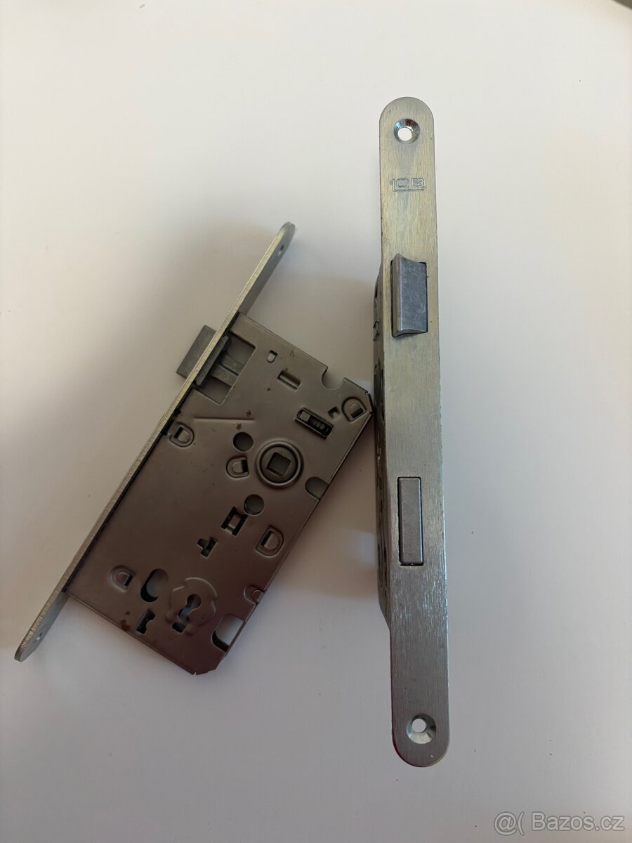Zámek zadlabávací - 2