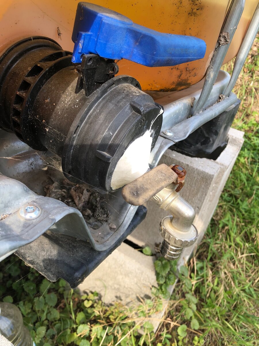 IBC kontejner - nádrž na 1000l se zbytkem nafty - 2