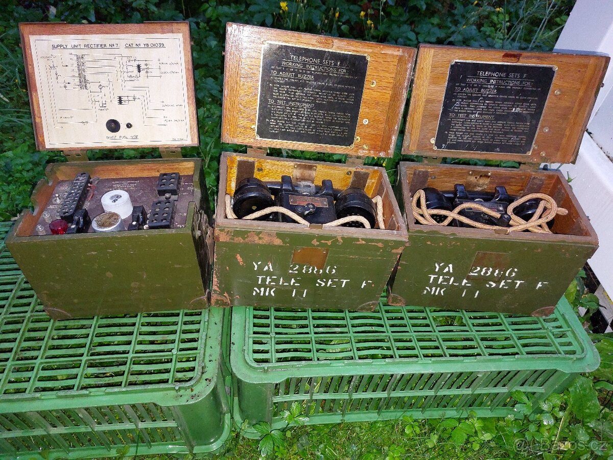 Válečné britské polní telefony + měnič. - 2