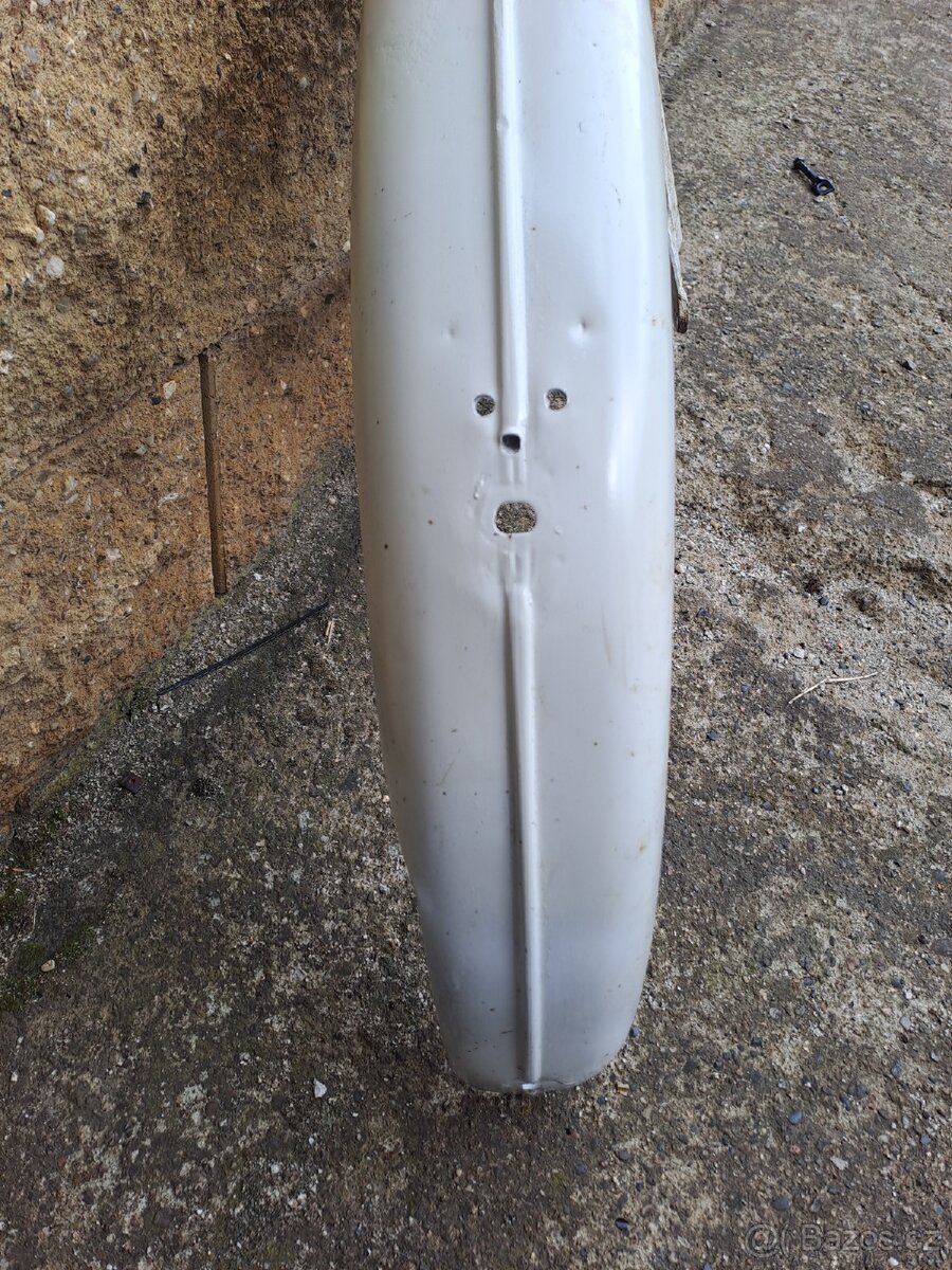 Prodám přední a zadní blatník na čz 150,125 - 2