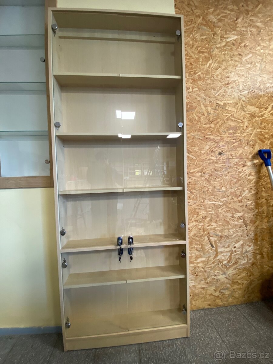 Dřevěná polička se skly - 2