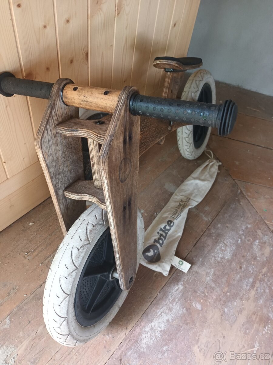 Rostoucí dřevěné odrážedlo 3v1 značky Wishbone - 2