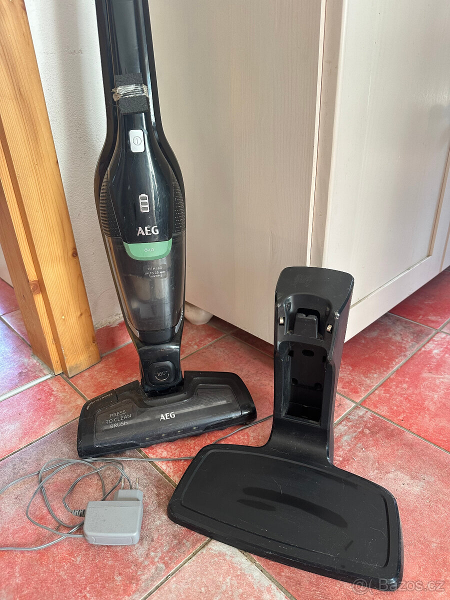 Bezsáčkový vysavač AEG CX7 - 2