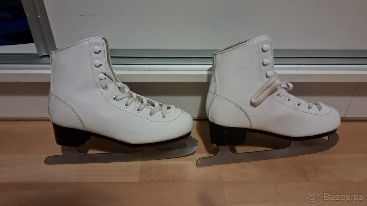 Dívčí ledni brusle - 2