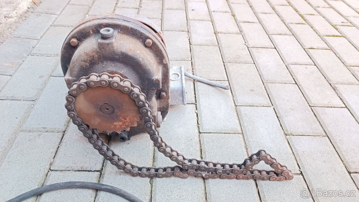 Elektomotor s převodovkou - 2