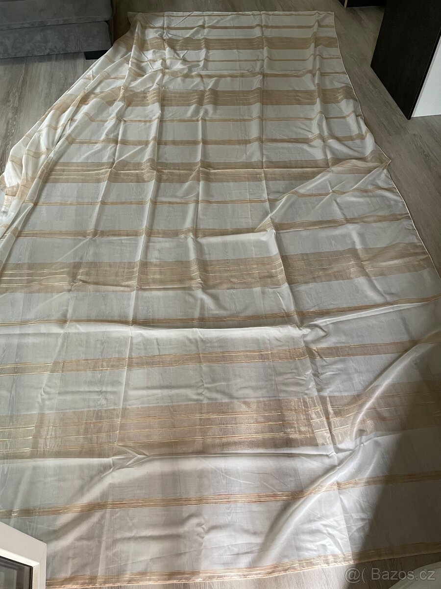 Záclona lehce do tělové barvy - 2