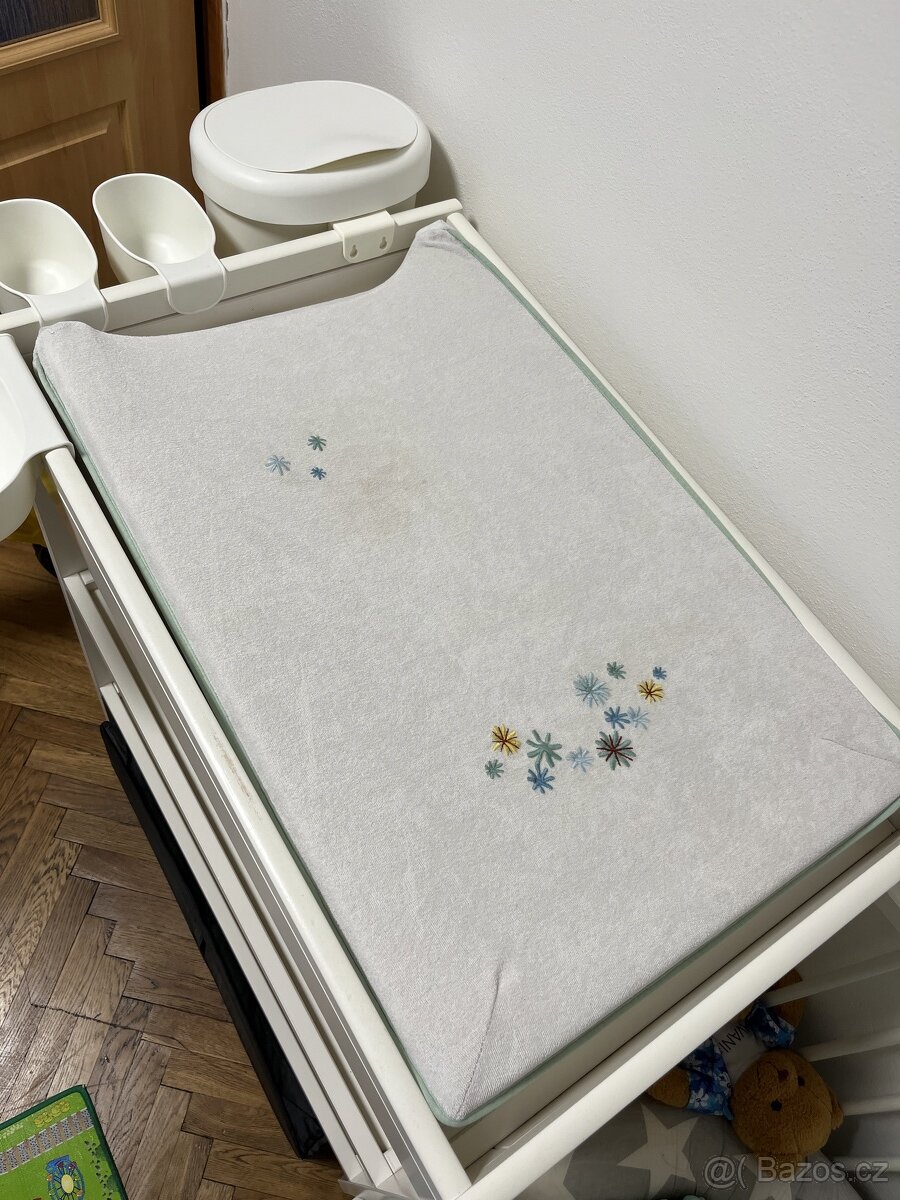 Přebalovací stůl včetně příslušenství Ikea - 2