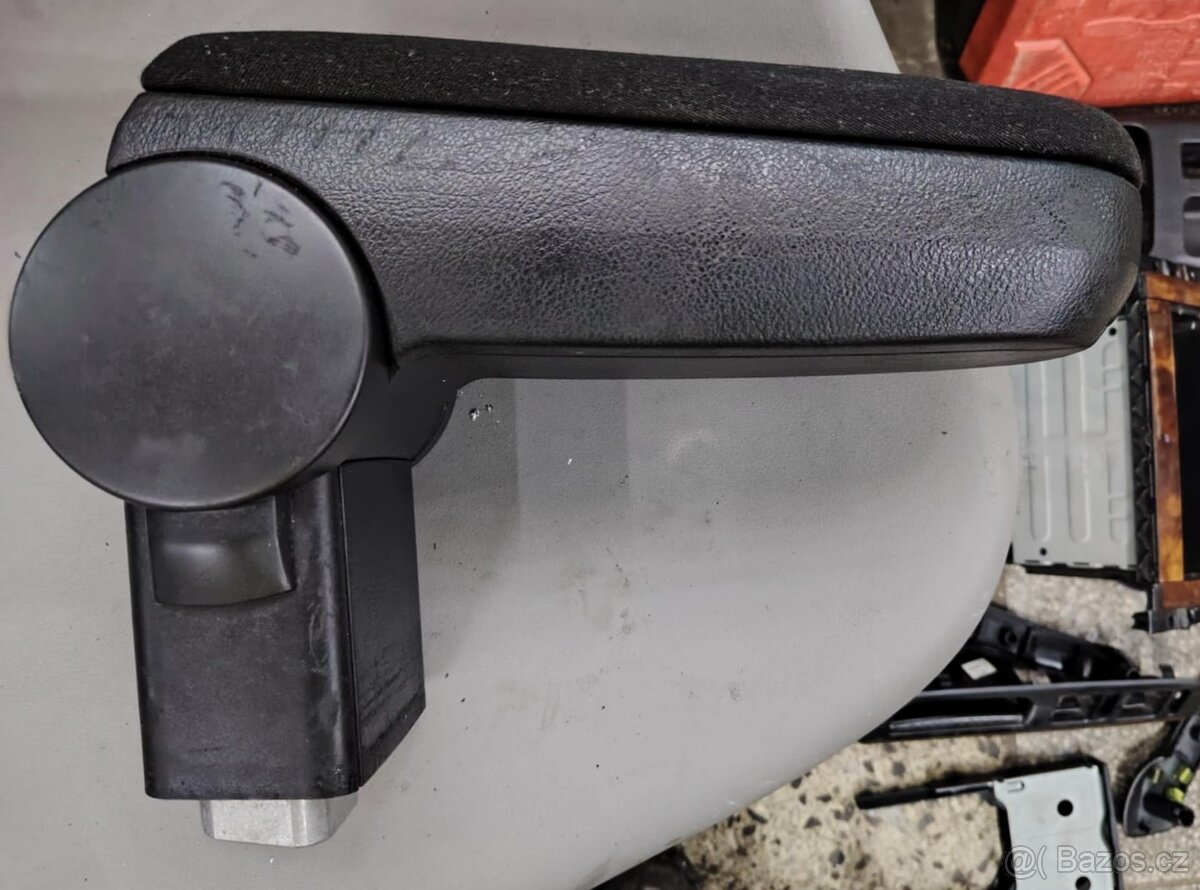 prodám loketku do VW Bory a Golfa 4 - 2