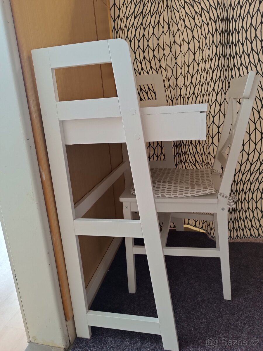 Stolek a židle - 2