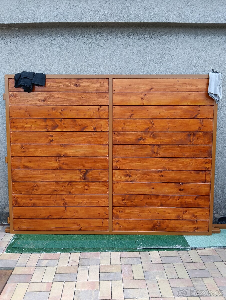 Brána DŘEVO+KOV na míru - 2