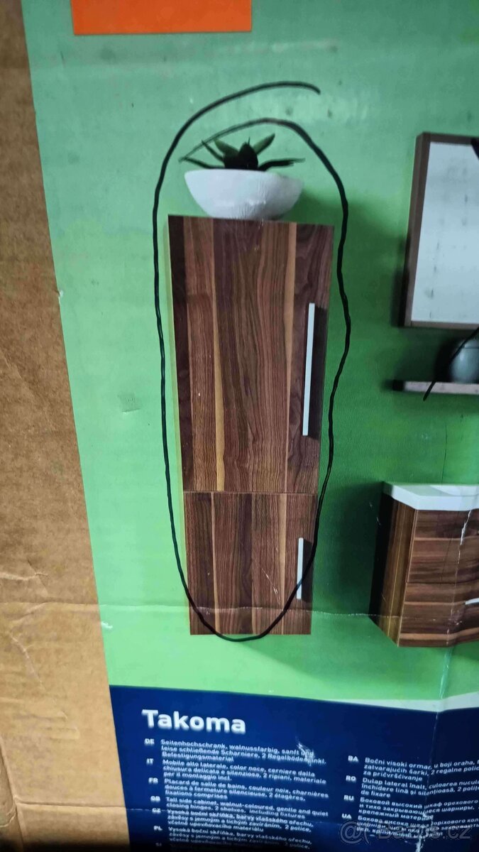 Závěsná skříňka - ořech - nová - 2