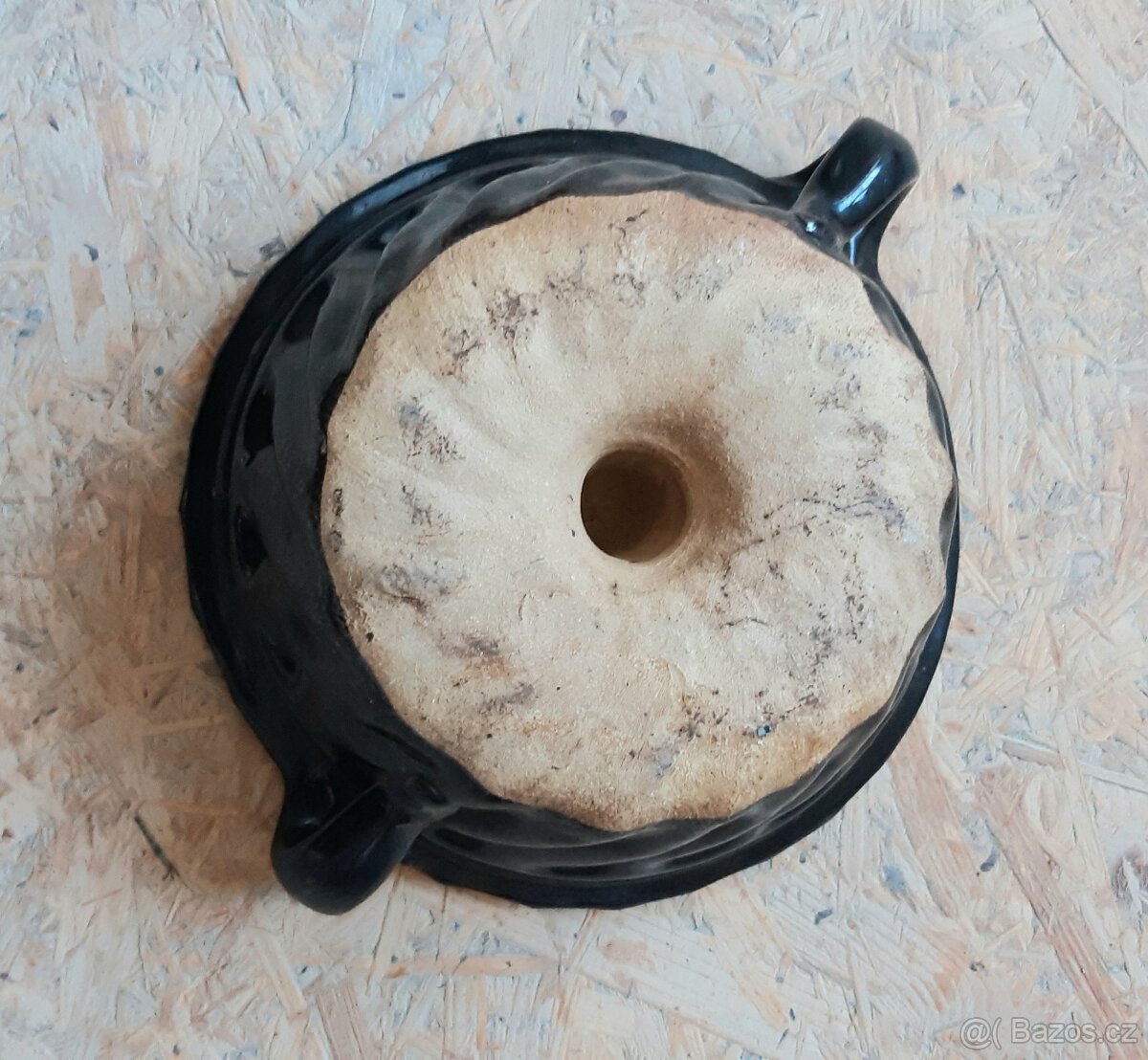 Menší kameninová forma na bábovku. - 2