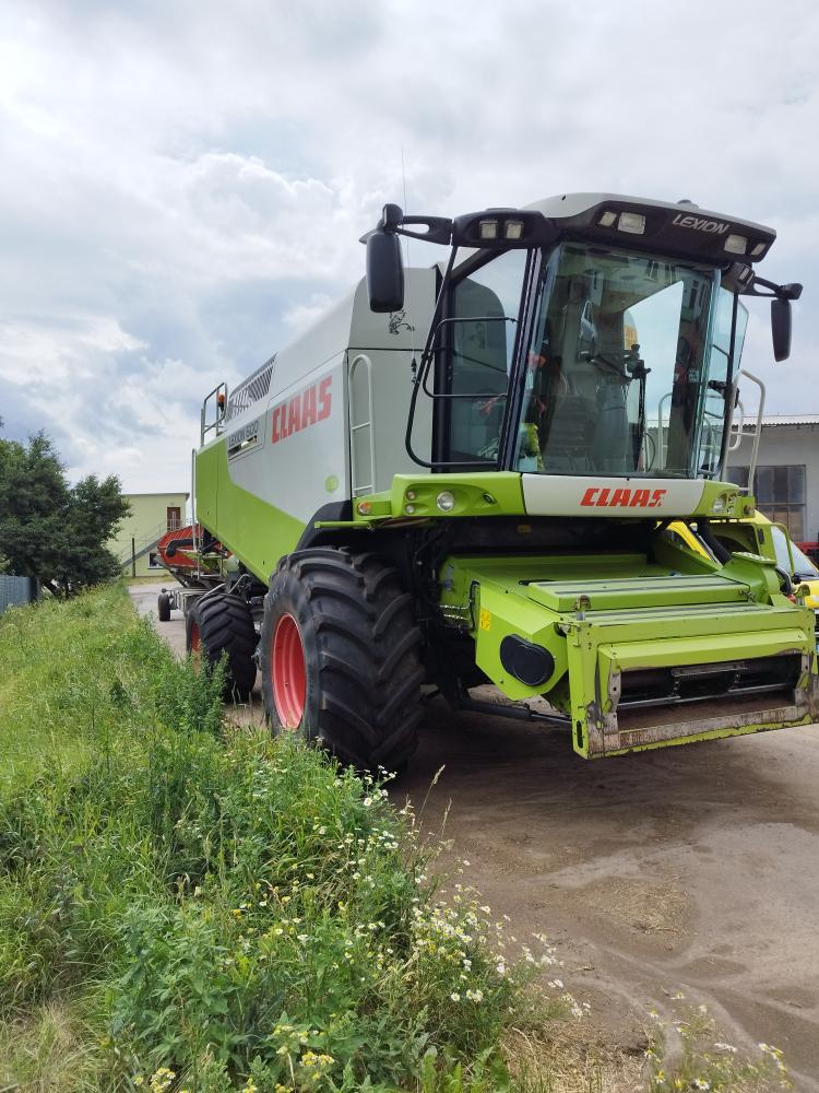 CLAAS LEXION 600 + V900 - 2