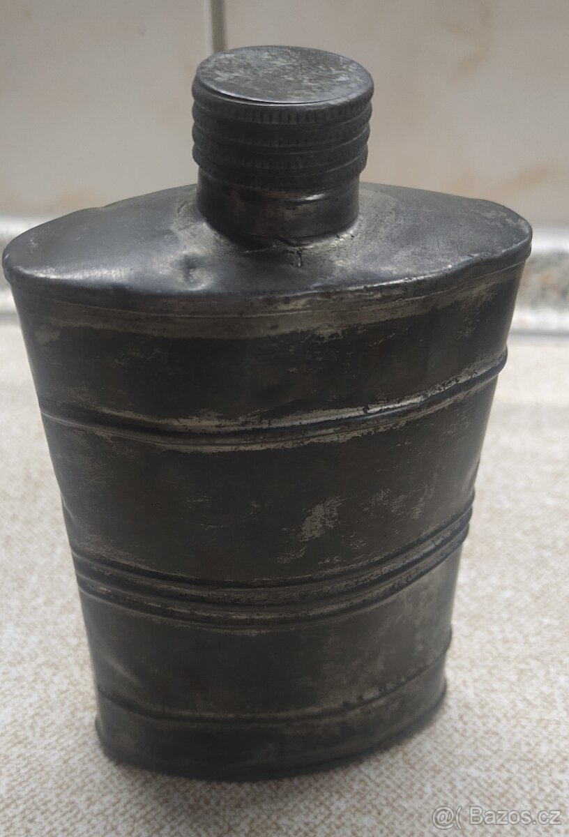 Plechovka od oleje. - 2
