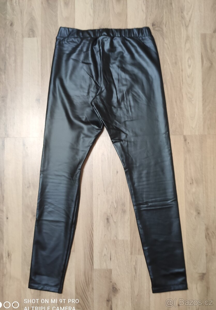 DÁMSKÉ ELASTICKÉ KALHOTY GALZEDONA ČERNÉ KOŽENKOVÉ M - 2