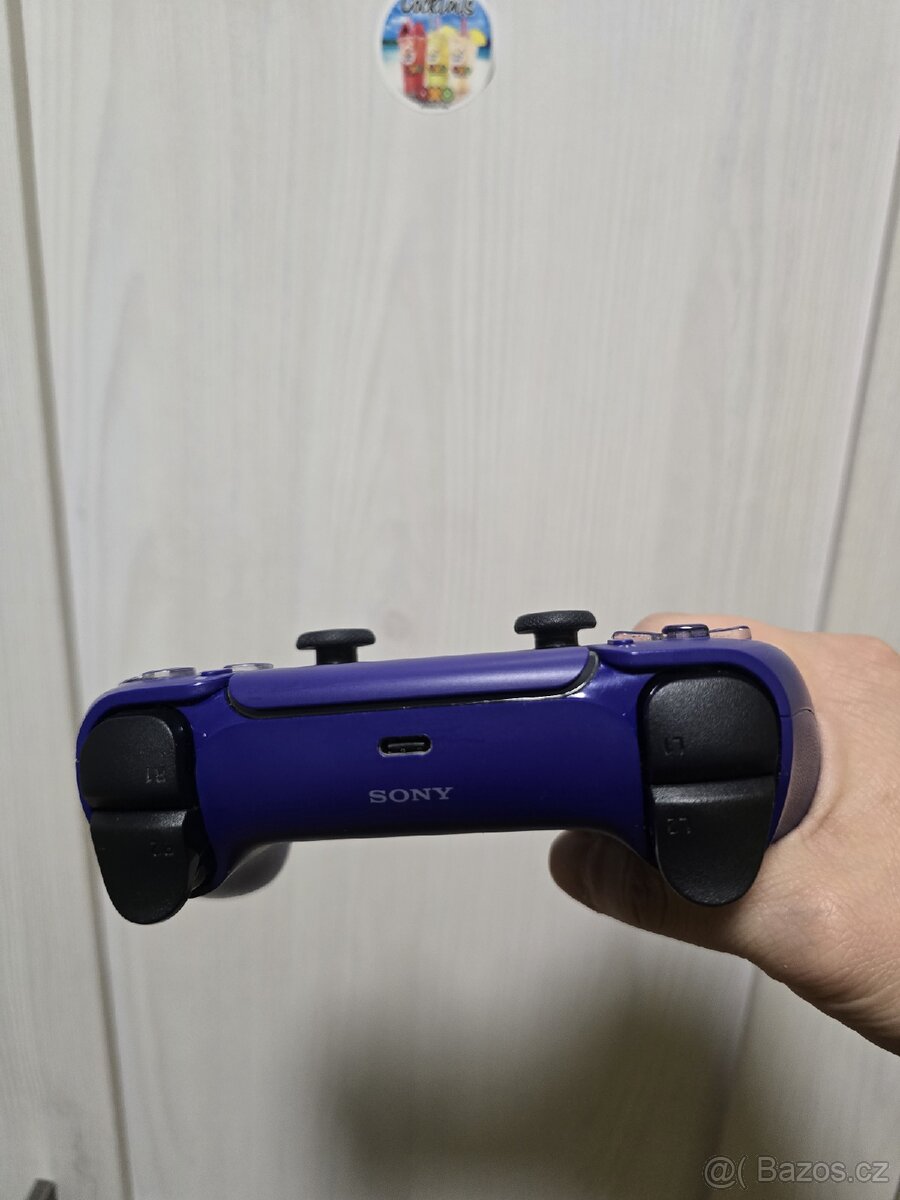 Ovladač na PS5 - 2