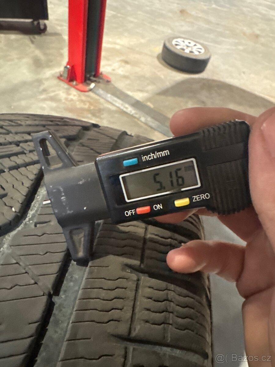 Sada zimni pneu 235/55R18 - 2