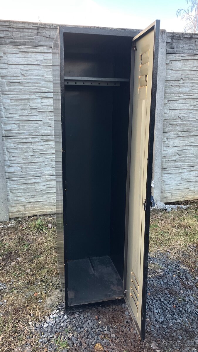 Retro plechová skříň - 2