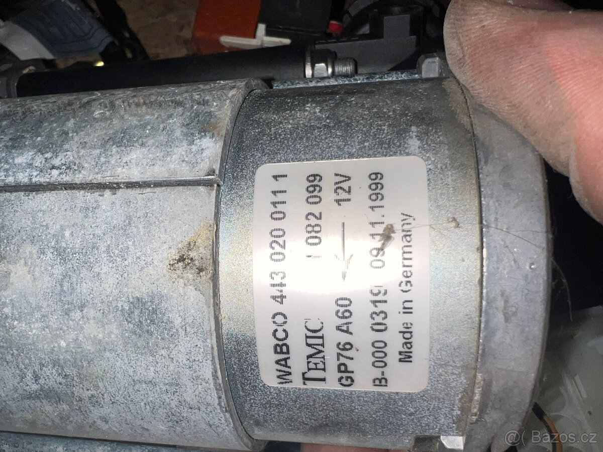 Kompresor vzduchového podvozku BMW E39 nivelace - 2