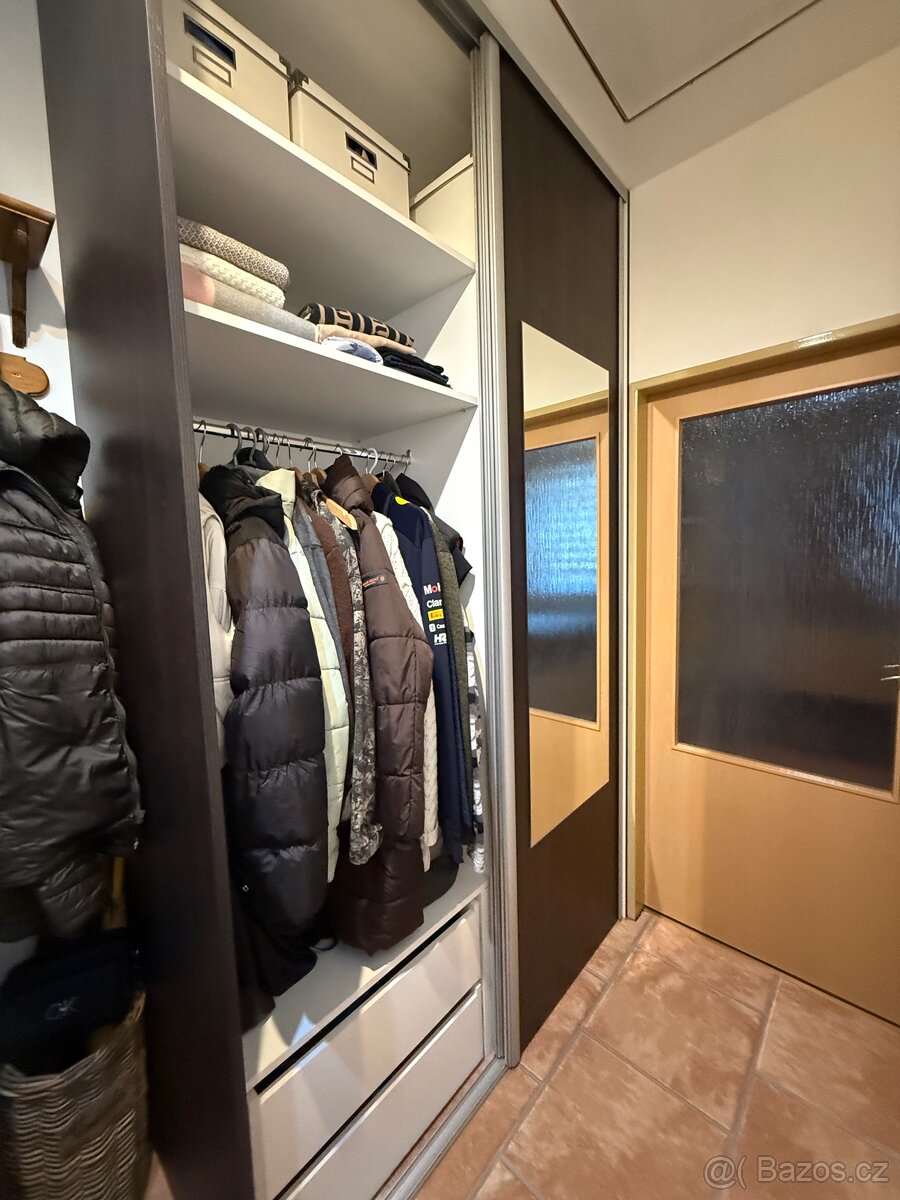 Vestavěná skříň - nová - 2