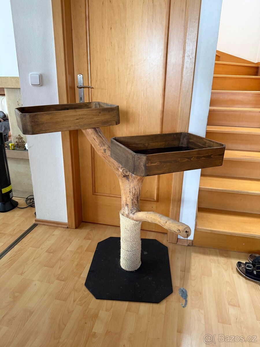 Ručně vyrobený kočičí strom. - 2